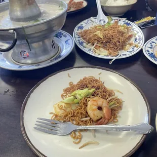 Chow mein with shrimp