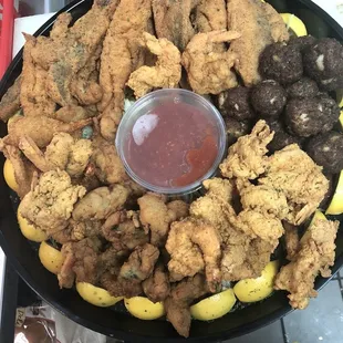 food, chicken wings and fried chicken