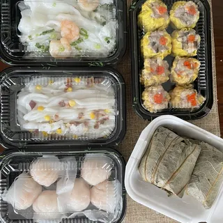 Sticky Rice Wrapped w/ Lotus Leaf (2pcs)