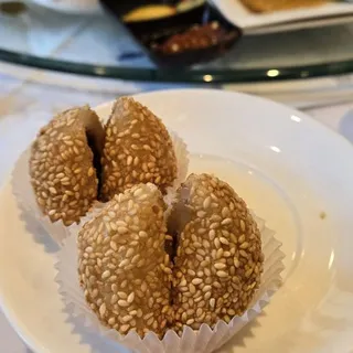 Deep Fried Sesame Ball (Red Dates)(L) (L)