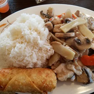 Moo Goo Gui Pan. VERY GOOD!