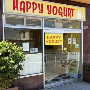 the entrance to a yogurt shop
