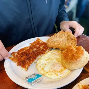 ig @mukbangyourmama country fried steak and biscuits