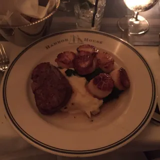 8 oz Filet & Scallops*