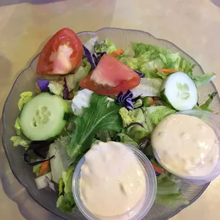 (s1t2) Salad with thousands island dressing