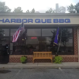 Our New Harbor Que Storefront