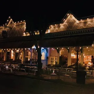 the front of the restaurant at night