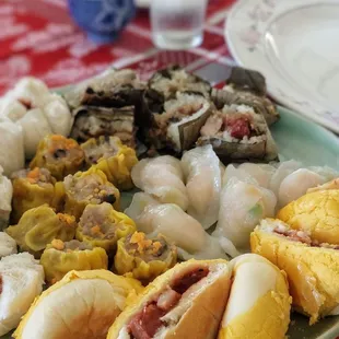 Take-out from Harbor Village is an easy and perfect way to entertain family from out of town.  The dimsum is delicious!