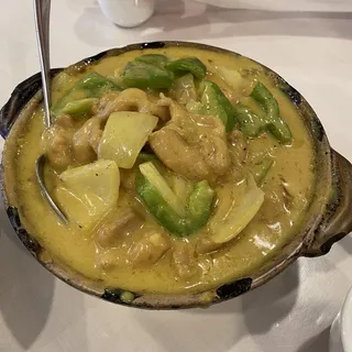 Chicken with Curry & Coconut Sauce / 葡汁雞煲