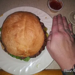 The BURGER! I&apos;m 5&apos;10&quot;, with hands to match!