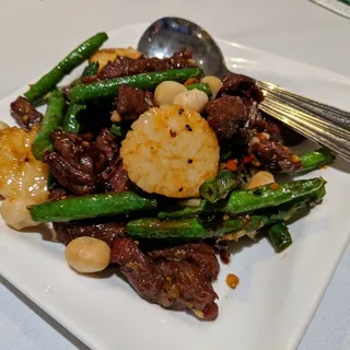 Steak Cubes, Scallops and Snap Peas