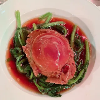 Braised Abalone Mushroom with Pea Sprouts in Oyster Sauce