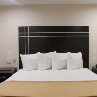 Hotels in Rockport Texas - Harbour Inn Hotel located in downtown Rockport. Clean, classy rooms now available.