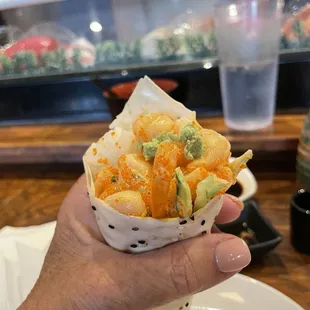 Scallop hand roll