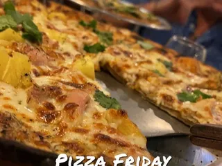 Huvar's Artisan Market