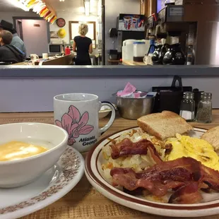 a breakfast of eggs, bacon and toast