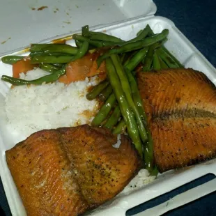 Grilled Salmon wt string beans and white rice