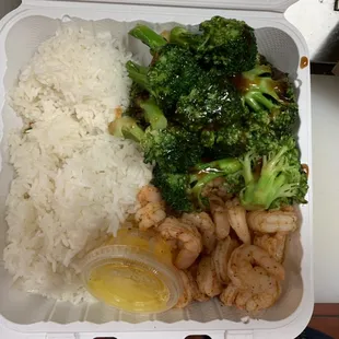 Steam obay Shrimps with white rice and broccoli