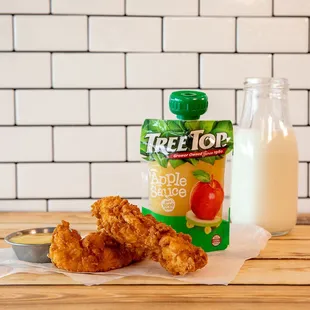 food, chicken wings and fried chicken