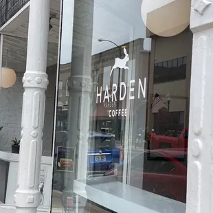 the outside of a coffee shop