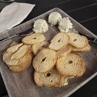 Gouda-Licious plate was a great compliment to our wine. Creamy Gouda dip with baguettes crackers