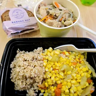 a meal of rice, vegetables, and chicken