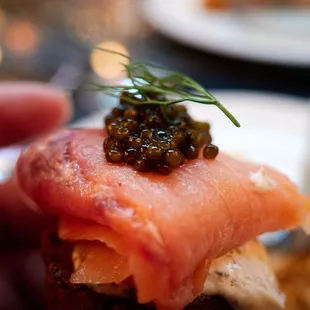 Harlo Caviar Bites - smoked salmon / French onion cream - for scale