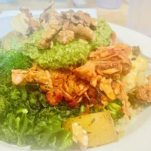 Pesto garden scramble with jackfruit and quinoa