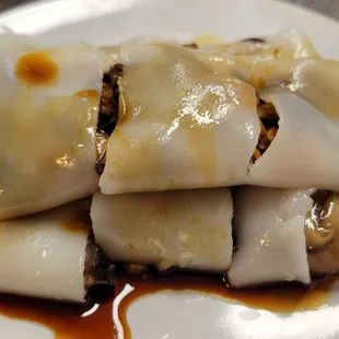 Mixed Mushrooms Cheung Fun, aka rice roll, $6.25 - 3.5 Stars