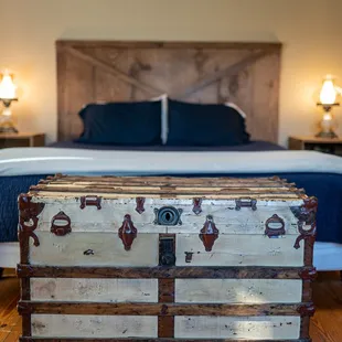 Another room in the Sycamore Suites