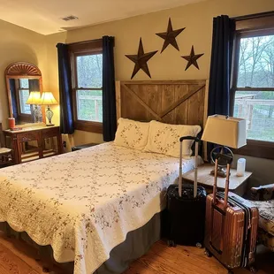 Queen size bed in Wyatt Earp