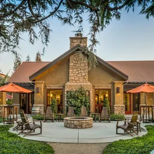 Harney Lane Winery, patio and shade trees.
