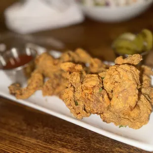 food, chicken wings and fried chicken