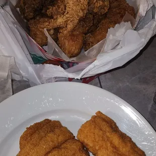 8 piece mixed &amp; 2 pieces of catfish... Chicken was on point. I don't get the bad reviews...