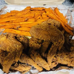 8 piece chicken wings with sweet potato fries