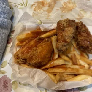 fried chicken wings, poultry, chicken wings, fried chicken, chicken wings and fried chicken, bbq wings, bbq chicken, food, chicken