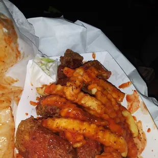 4 wings hot/mild sauce...the chicken was burnt