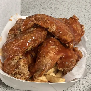 5 wings with mild sauce (must order!)