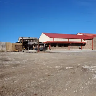 a view of the outside of the building