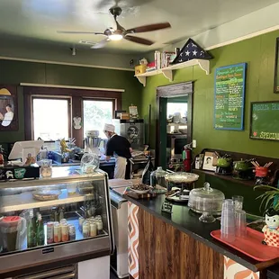 Line was 5 guests long when we arrived at 1:50 pm. Well worth any wait. SO pleased to discover this diamond in the rough.