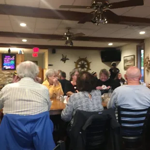 A very mediocre day sized crowd.  We understand why.  We&apos;ve waited over an hour for our food....
