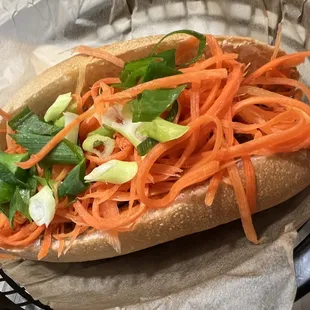 a sandwich with carrots and lettuce