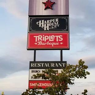 the sign for the restaurant