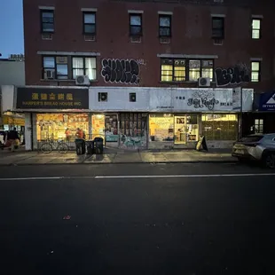 Harper&apos;s Bread House and its &quot;Fruit Vanity&quot; Storefront