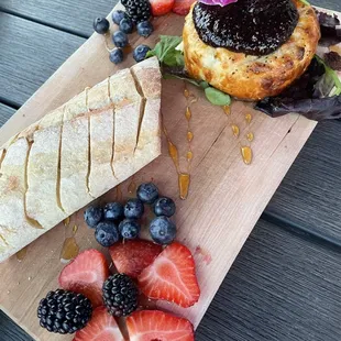 Super Yummy Baked Brie!!