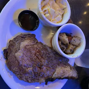9 oz Prime Rib, Mac and cheese, roasted potatoes