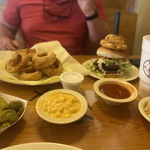 Onion rings, Mac &amp; cheese &amp; Banana Pudding