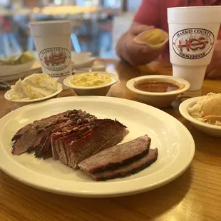 Brisket plate with 2 sides