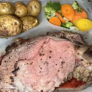 roast, potatoes, carrots, and broccoli