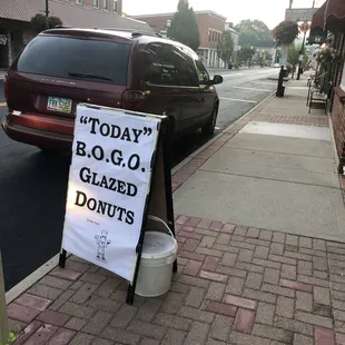 a sign that reads today r g i g o glazed donuts